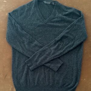 Neiman Marcus Men’s V-Neck Sweater in Dark Teal
